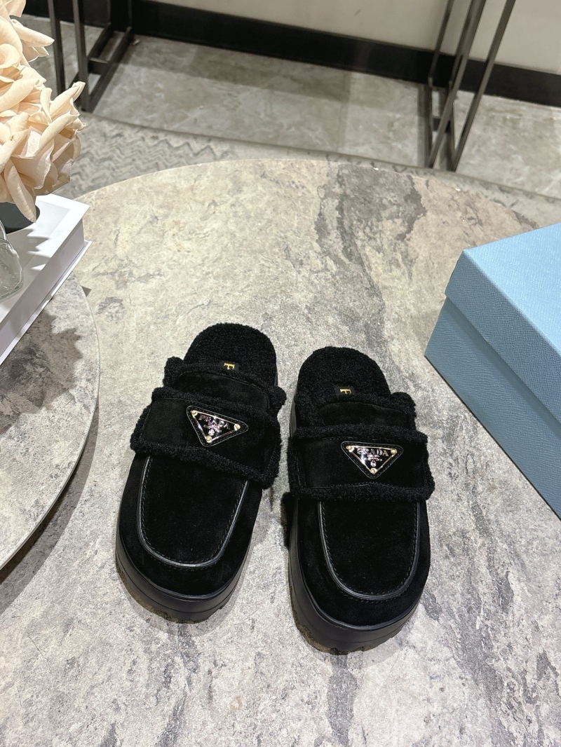 Pra*a slippers